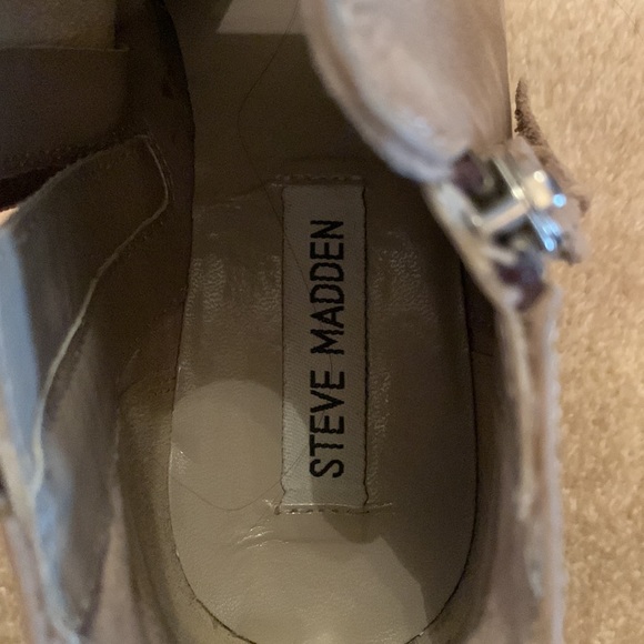 Steve Madden Taupe ankle bootie - Picture 6 of 6